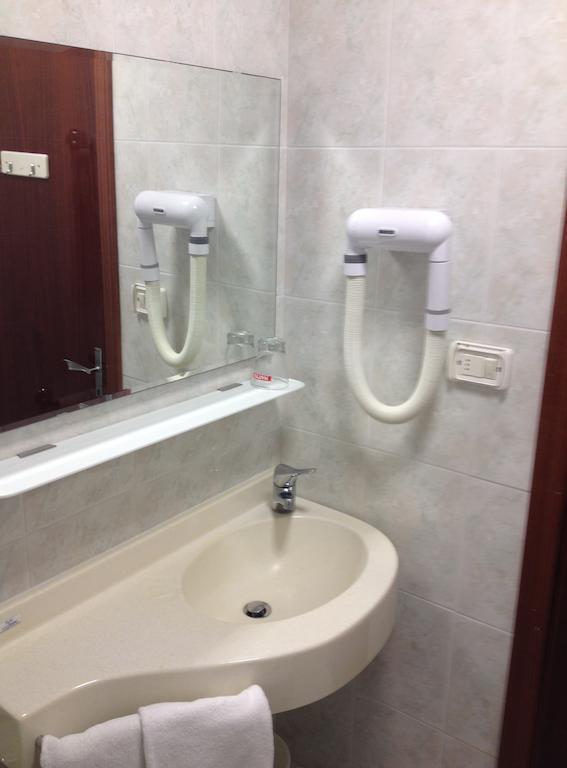 Hotel Mareblu Senigallia Oda fotoğraf